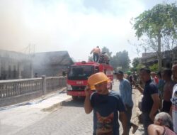 Tiga Rumah Warga Kedungpring Lamongan Yang Ditinggal Pergi Terbakar Habis, Kerugian Rp 0,5 Miliar Lebih