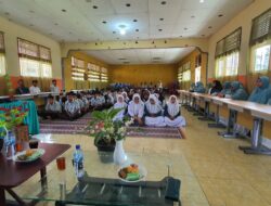 Melalui Maulid Nabi, Babinsa Isi Tausiyah di SMA Negeri 3 Pegasing