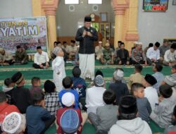 Jamaah Masjid Agung Babussalam Santuni Anak Yatim di Kampung Ramung Jaya