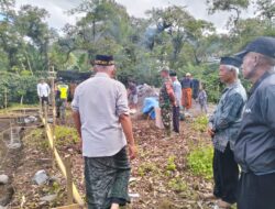 Bangun Tempat Pengajian, Babinsa Hadiri Peletakan Batu Pertama