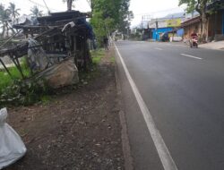 Pemasangan Tiang Kabel MyRepublik di Jalan Provinsi Kadungora-Leles Diduga Belum Mengantongi Izin”