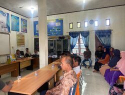 Bhabinkamtibmas dan Kepala Desa Lakukan Mediasi Problem Solving untuk Penyelesaian Perselisihan Paham