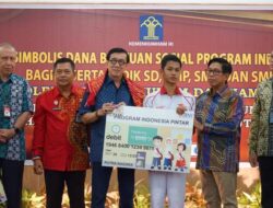 MENKUMHAM, serahkan Bantuan pendidikan PiP bagi peserta didik di Sumut