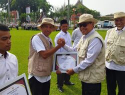 Gubernur Sumbar Serahkan Penghargaan kepada BPP Kecamatan Kamang Baru