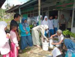 Igov Pemuda Pelopor Nasional Lakukan Demonstrasi Cara Pembuatan Kompos di Depan Siswa dan Pelajaran