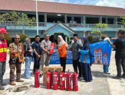 EDUKASI KESELAMATAN, PELINDO EDUKASI CARA PENGGUNAAN APAR KEPADA SISWA BELAWAN.