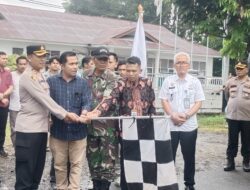 Di Tandai Pengibaran Bendera, KPU Pasbar Bersama TNI POLRI Lepas 12 Mobil Pembawa Logistik Pemilu