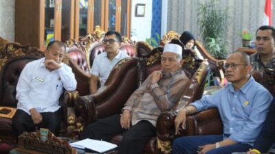 Bupati Hamsuardi Bersama Ketua DPRD Erianto Mengikuti Rakor Bersama Menko PMK lewat Zoom