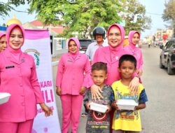 Ramadhan Berkah,Bhayangkari Cabang Pidie Jaya Bagikan 600 Takjil Buka Puasa di Meureudu