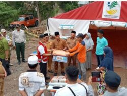 Wabup Sijunjung Serahkan Bantuan untuk Korban Kebakaran