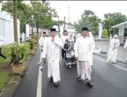 Pj Gubernur Sumut Hassanudin Sholat Idul Fitri Bersama Ribuan Masyarakat di Halaman Rumah Dinasnya.