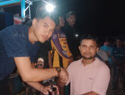 Putra Najjar Lubis, Nanda Serahkan Hadiah Grass Track Sumatera Peridon Siap Maju