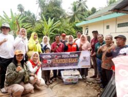 Palang Merah Indonesia (PMI) Kabupaten Sijunjung Salurkan Bantuan Kepada Warga Nagari Padang Sibusuk Yang Terdampak Bencana Banjir Bandang