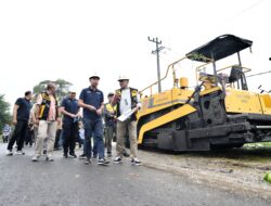 Bey Machmudin Cek Progres Perbaikan Jalan Tegalgubug – Arjawinangun