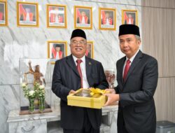 Bey Machmudin Sampaikan Ucapan Selamat atas Wisuda Purnabakti Kepala Pengadilan Tinggi Bandung