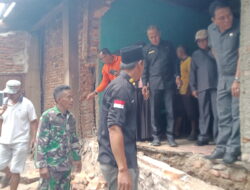 9 Orang Anggota Komisi III DPRD Kabupaten Sijunjung Temui Langsung Masyarakat Terdampak Tanah Bergerak Pasca Banjir di Nagari Padang Sibusuk