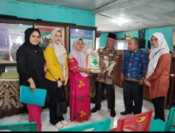 Pemerintah Kabupaten Sijunjung Melalui Kepala Dinas Pangan dan Perikanan Kabupaten Sijunjung menyerahkan bantuan kepada 19 KK atau 71 Jiwa .
