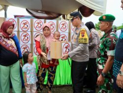 Polres Pelabuhan Belawan Gelar Bakti Sosial, Ketahanan Pangan, Pemberian Beasiswa, dan Penanaman Mangrove dalam Rangka Hari Bhayangkara ke-78.