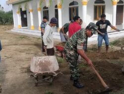 Jum’at Bersih: Babinsa Gemasih Gotong Royong Bersama Warga Binaan