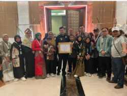 Berkontribusi Revitalisasi Bahasa Daerah, Haili Yoga Terima Penghargaan dari Mendikbudristek