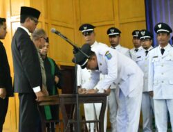 Pj. Walikota Langsa Syaridin S.Pd., M.Pd secara resmi melantik dan mengambil sumpah jabatan 38 Penjabat (Pj) Geuchik.