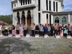  Di Sambangi Kapolres Aceh Tengah, 20 Warga Kampung Bujang Sumringah Terima Paket Sembako