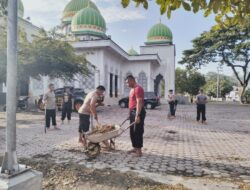 Personel Polres Pidie Jaya Bersihkan Masjid Agung: Wujud Sinergi Polri dan Masyarakat dalam Program Tangguh