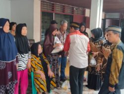 Tepat Di Edisi100 Sedekah Jum’at PUJAKETARUB adakan Pembagian Paket Sembako Di Lingkungan Sekitar Kantor DPP Pusat.