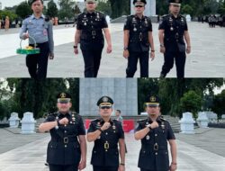 Ziarah di Taman Makam Pahlawan Dan Upacara Tabur Bunga.