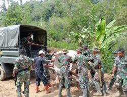Truk TNI Turunkan Material Gorong Gorong, Di Lokasi TMMD ke -121 Desa Kemeyen