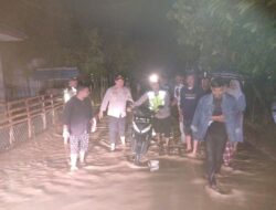 Respon Cepat Polsek Panteraja: Kapolsek dan Personel Siaga Hadapi Banjir di Lima Desa