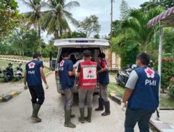 Penyerahan Mayat oleh RSUD Cut Mutia kepada Keluarga Setelah Tenggelam di Pesisir Pantai Blang Lancang.