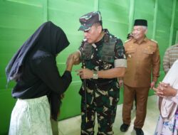 TANGIS BAHAGIA PENERIMA RUMAH BANTUAN DARI PANGDAM ISKANDAR MUDA