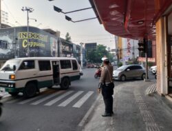 Personel Sat Lantas Polrestabes Medan Melaksanakan Pengaturan Pos Padat Pagi.