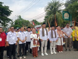 Ribuan Masyarakat Sijunjung Antarkan Pasangan Bakal Calon Bupati dan Wakil Bupati Kabupaten Sijunjung Benny Dwifa Yuswir dan Iraddatillah Ke KPU