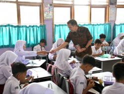 Bey Machmudin Tinjau Uji Coba Makan Siang Bergizi Hari ke-20 di Sumedang
