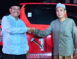 Rasa Cintanya Dengan Pasangan Sahabat Oyon Hamzah ,H.Tajudin Serahkan Bantuan 6 Yunit Mobil