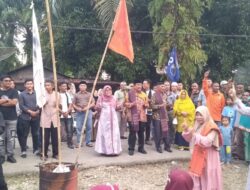 Kehadiran Pasangan Sahabat Oyon Hamzah Di Dua Desa .Desa Siompin Dan Desa Ketangkuhan Sangat luar Biasa