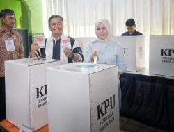 Herman Suryatman Mencoblos di TPS 15 Kotakulon Sumedang