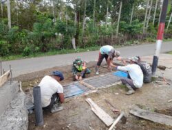 Bangun Semangat Gotong Royong, Babinsa Ulu Naron Kerja Bakti Bersama Warga