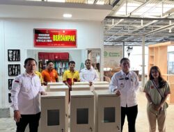 Bimkeragusta Serahkan Box Mebel Unik Pesanan Hotel Ibis,Sambut Desember Dengan Penuh Suka Cita.