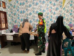 Dampingi Nakes, Babinsa Koramil 05/Permata Sukseskan Kegiatan Posyandu