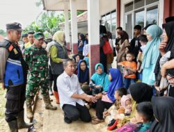 Bey Machmudin Temui Warga Terisolasi di Kecamatan Purabaya