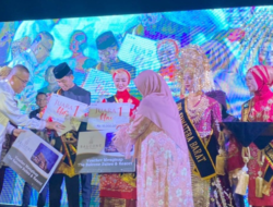 Gubernur Sumbar Serahkan Hadiah Kepada Uda-Uni Sumbar 2024