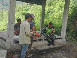 Babinsa Komsos Dengan Warga Sambil Menikmati Secangkir Kopi