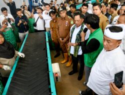 Bey Machmudin Bersama Mendagri Kunjungi TPS3R di Desa Wantilan Subang