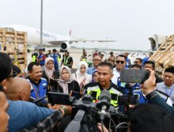 Bey Machmudin Sambut Kedatangan Kargo Perdana di Bandara Kertajati
