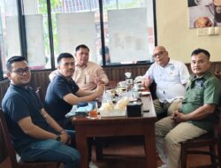 Pemberian Baju WJMB kepada Humas PT Pelindo, Babak Baru Kerja Sama 2025.