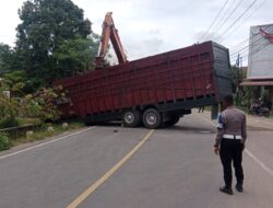 Sigap! Sat Lantas Polres Pidie Jaya Tangani Laka Lantas Tunggal di Keude Ulee Glee