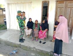 Babinsa Sertu Onita Putra Komsos Bersama Ibu-ibu Di Wilayah Binaan